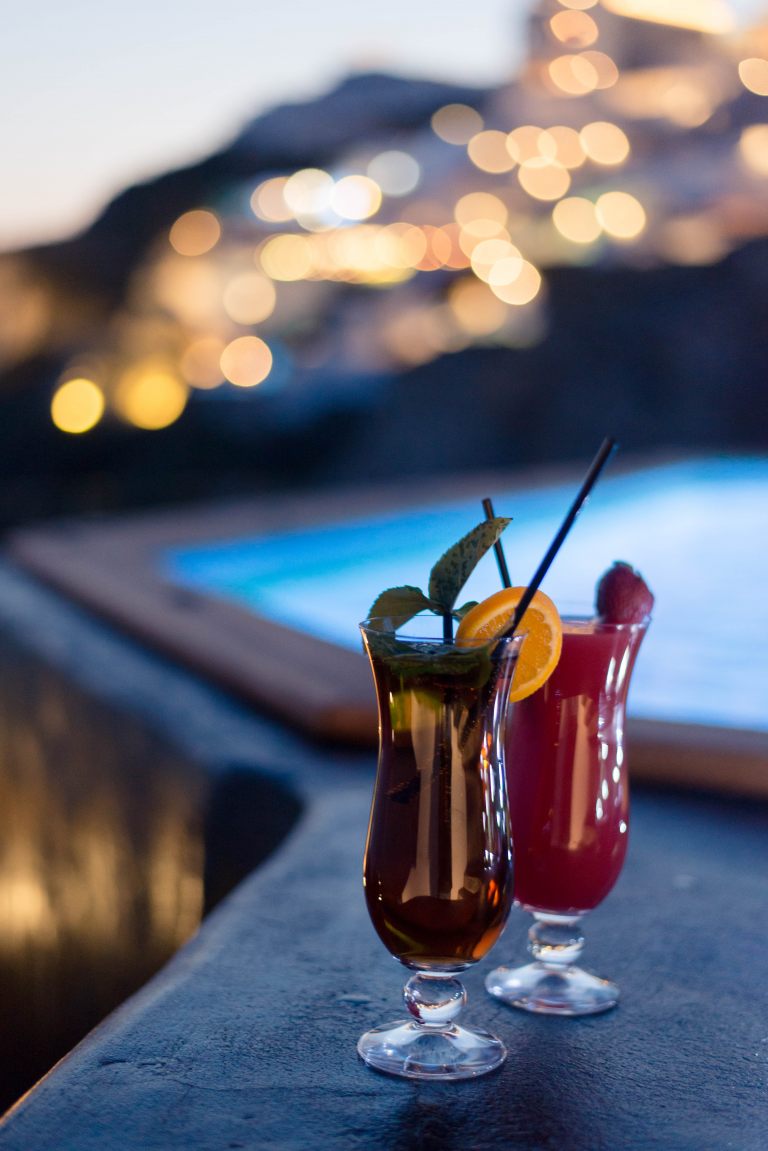 santorini-nighttime-amazing-view-breathtaking-drinks (1)